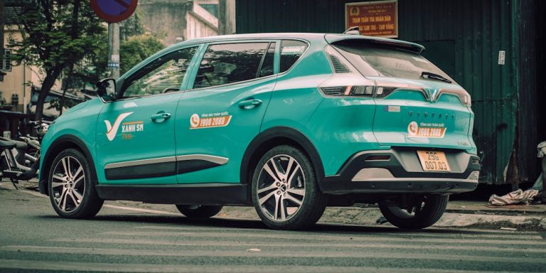 Có nên mua VinFast VF5 chạy dịch vụ (Grab, taxi)? Phân tích lời/lỗ